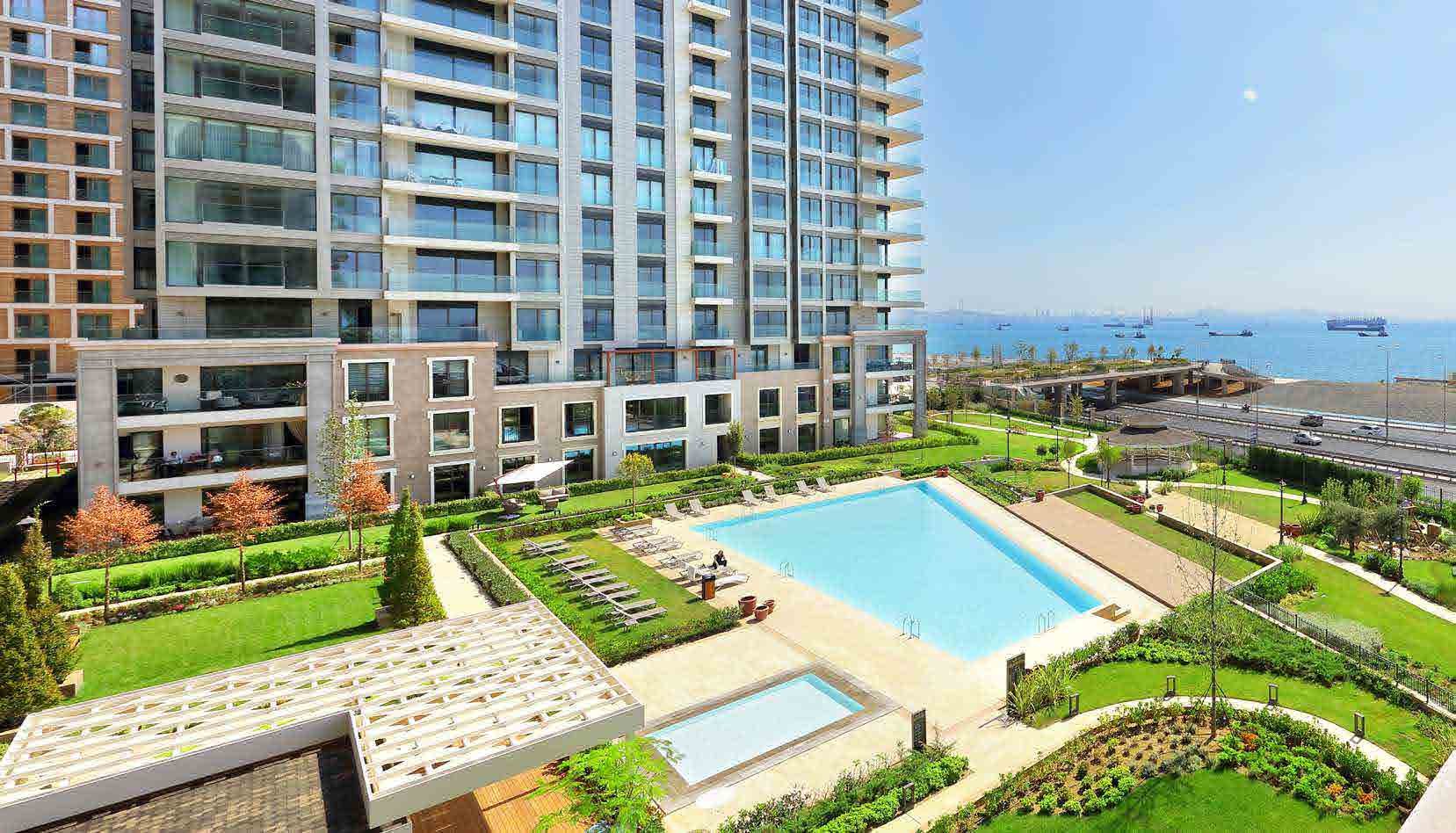 Büyükyalı outdoor pool and gardens facing the sea